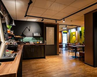 Bud Gett Hostels - Groningen - Kitchen