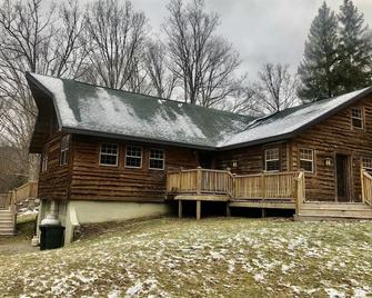 Breath Taking Lodge 3 Miles From Nemacolin Resort &10 Miles From Ohiopyle! - Farmington - Edificio