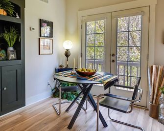 Charming Granville Home with Porch - Walk Downtown! - Granville - Dining room