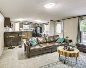 Home With Trail Access On 19 Acres In Wr - Wright City - Sala de estar