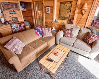 Superior Views - a safe place on 13 acres With A Private Wilderness Setting - Lutsen - Living room