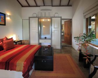 Saffron and Blue - 4 Bedroom Private Villa - Kosgoda - Bedroom