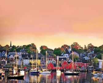 Rum Runner Inn - Lunenburg - Outdoors view