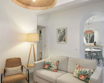 Barlavento 11.2 – 2 Minutes from the Beach - Porto Santo - Living room