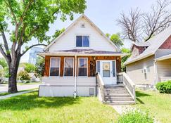 Unique Two Story with a Vintage Flare - Fargo - Bygning