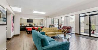 Econo Lodge Downtown - Augusta - Living room