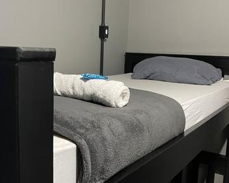 Esquina 8 Suítes Confort & Hostel - פלוריאנופוליס - חדר שינה