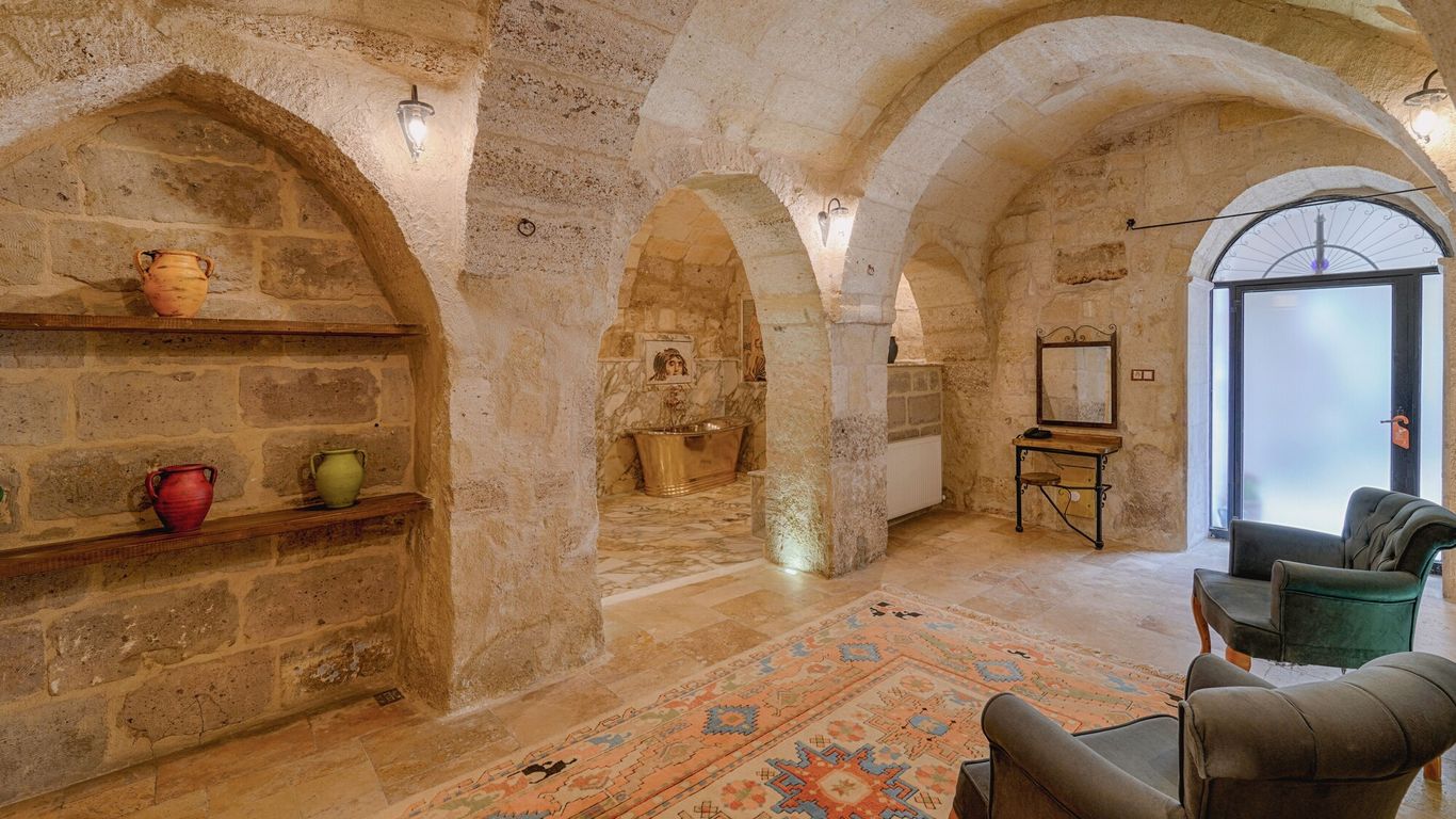 هينا هوتل - لبالغين فقط