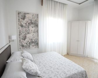 Hotel Villa Fulgida - קתוליקה - חדר שינה