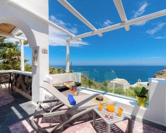 Moschatos Beach House - Kamari - Balcony