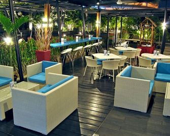 Solo Paragon Hotel & Residence - סורקטה - מסעדה