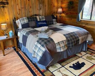 Marr's Mountain Cabins - Cabin 6 - Red Feather Lakes - Bedroom