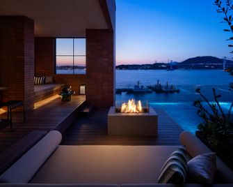 Beb5 Mojiko by Hoshino Resorts - Kitakyūshū - Pool
