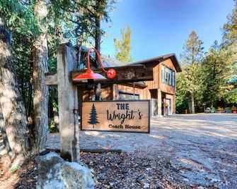 The Wright's Coach House - Elora - Edificio