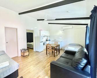 Yongala Lodge by The Strand - Townsville - Salon