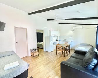 Yongala Lodge by The Strand - טאונסוויל - סלון