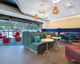 Tru by Hilton Wake Forest Raleigh North - Wake Forest - Lounge