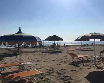 Hotel Laura - Rimini - Building