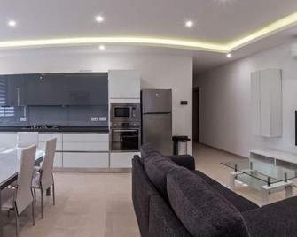 Ocean Gardens B3 - Naxxar - Kitchen