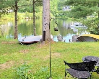 Superbe Chalet au Bord D'un lac - Rawdon - Patio
