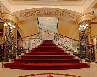 Royal Ascot Hotel - Dubai - Stairs
