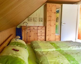 Hiking vacation, detached, fully fenced vacation home in the countryside - Neuhausen - Bedroom