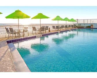 Enjoy the salty air and ocean breezes from your oceanfront suite! - Daytona Beach Shores - Pool