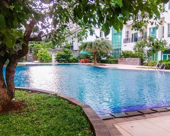 City View 1br Apartment at Woodland Park - Jakarta - Pool