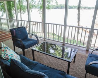 A true 'Lake Experience' with amazing views and sunsets, from above and below - Charlotte - Balcony