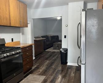 Clean and cozy in the heart of La Crosse - La Crosse - Kitchen
