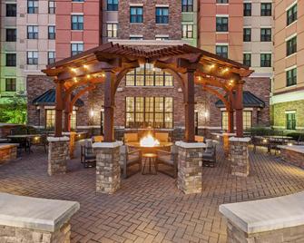 Staybridge Suites Albany Wolf Rd-Colonie Center By IHG - אלבאני - פטיו