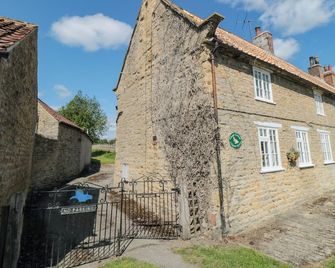 Chapel Cottage - Scarborough - Building
