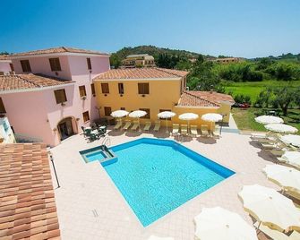 Cala Viola Residence con piscina - Cala Liberotto - Zwembad