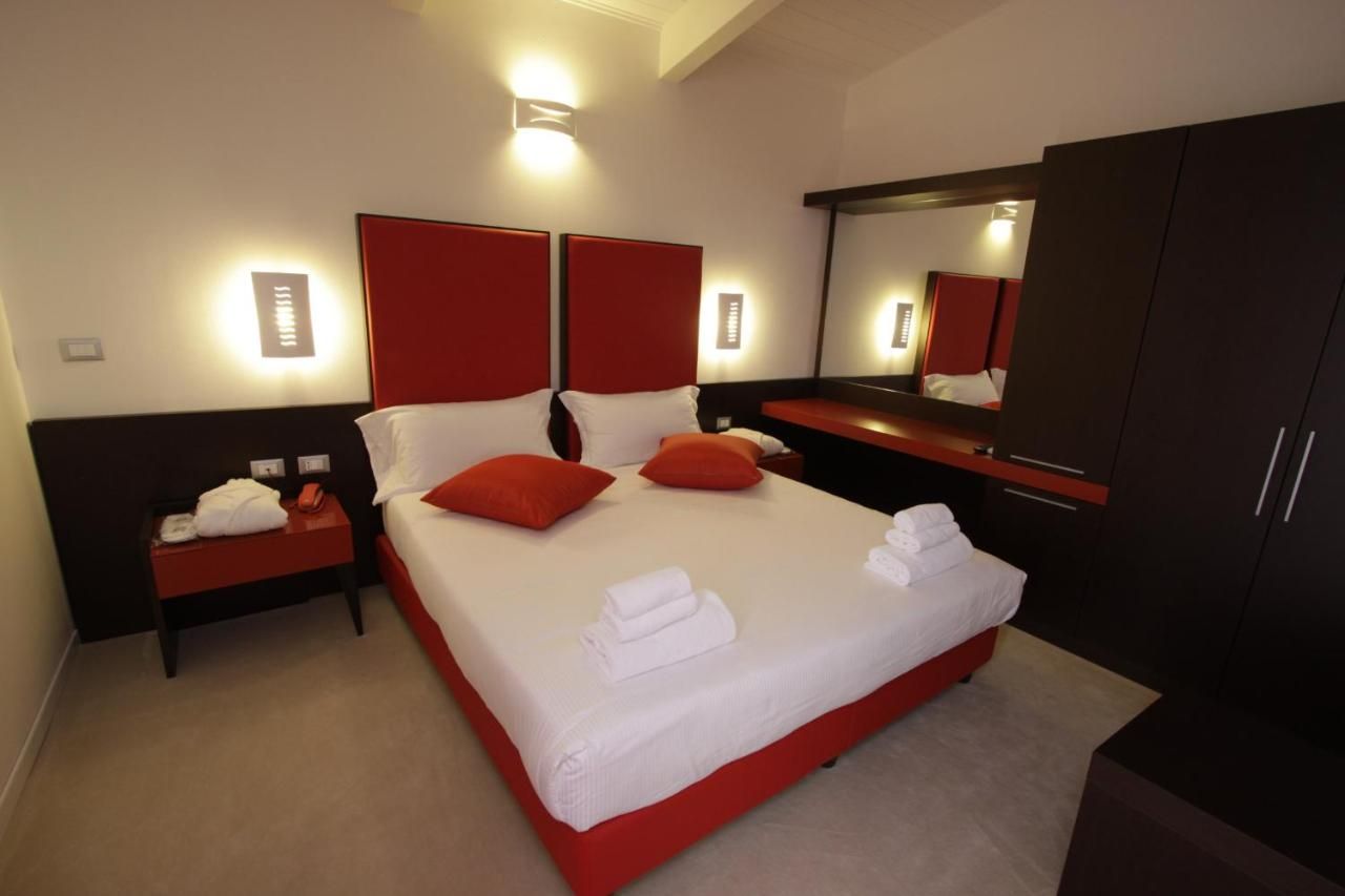 Hotel Paradise Airport thumbnail 2