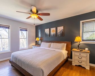 Snaggys Retreat - Boone - Bedroom