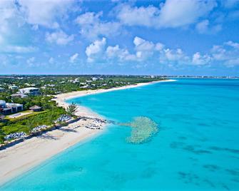 1 Minute Walk To Grace Bay Pelican Beach!!! Nice Gardens!! - Providenciales - Playa