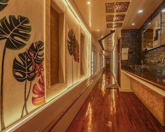 Premium Houseboat - Ambalapuzha - Pasillo
