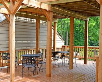 The Oaks Bed And Breakfast - Sulphur Springs - Patio