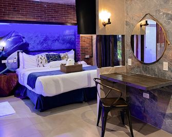 Clockworkorange Luxury Suites - Lapu-Lapu City