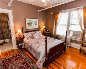 The Henderson - Hendersonville - Bedroom