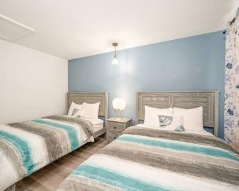 Founder's Brook Motel And Suites - Portsmouth - Bedroom