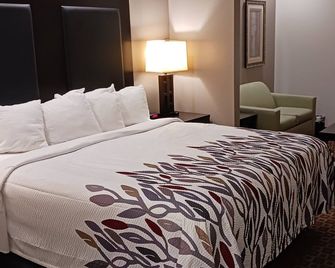 Red Roof Inn & Suites Longview - Longview - Bedroom