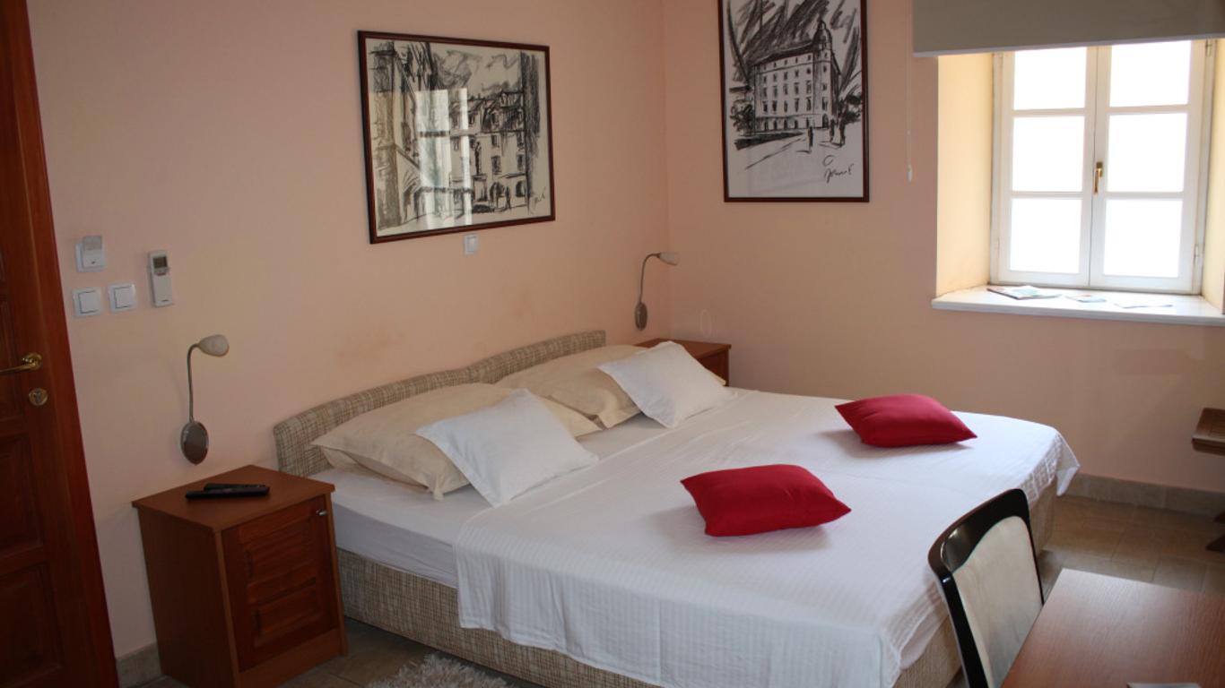 Rooms Toni Palace