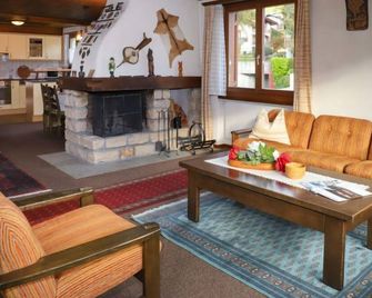 Apartment Casa Parnier by Interhome - Klosters-Serneus - Living room