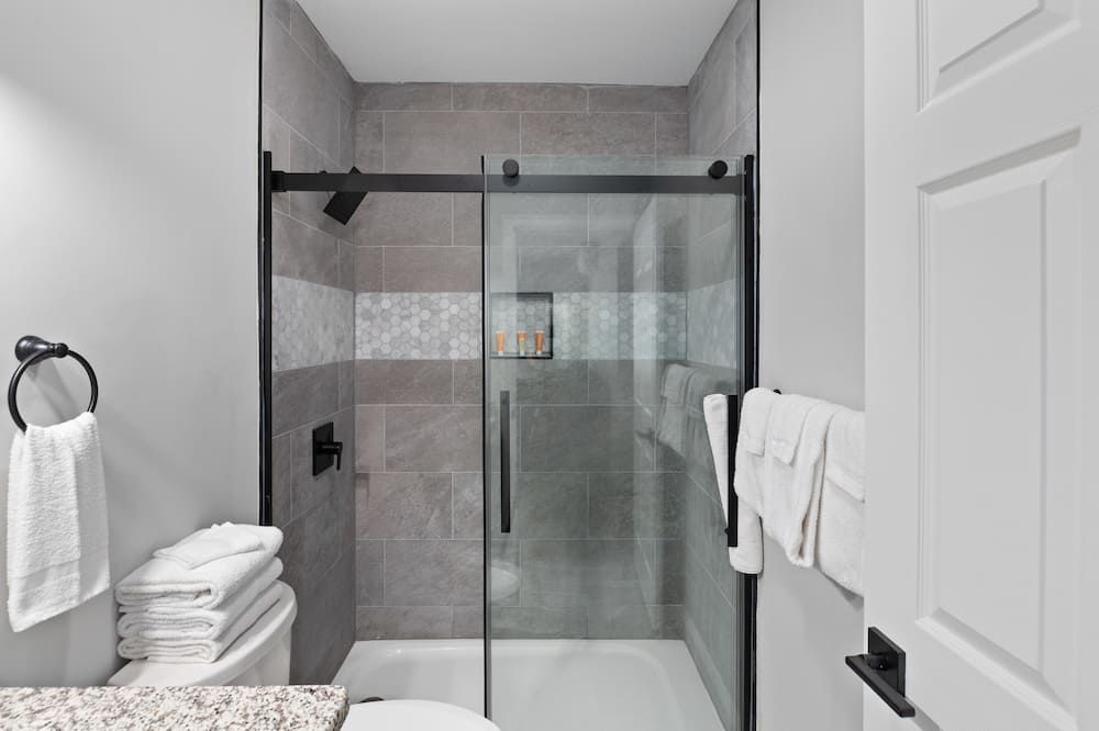 The Beach House - Wildwood - Bathroom