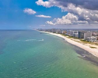 Heated Pool Steps from the Beach - Pompano Beach - Beach