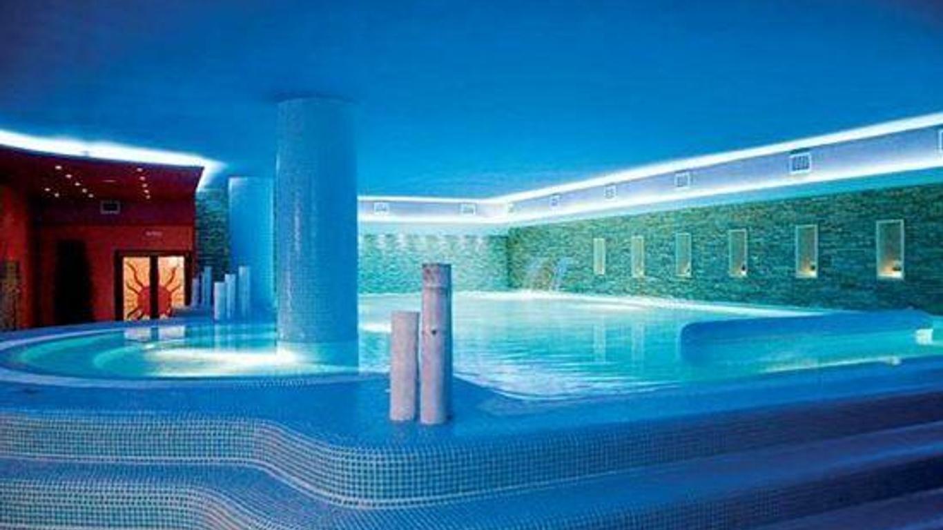 Gold Hotel