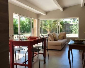 Cassis-Jolie maison - large garden surrounded by vineyards-5 minutes from the village - Cassis - Sala pranzo