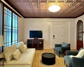 CoHouse New Haven steps to Yale University - New Haven - Living room
