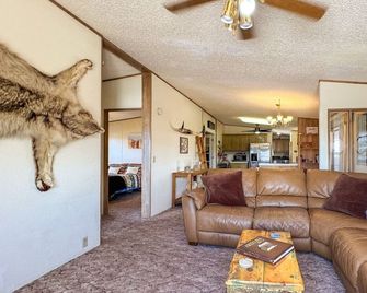 Desert View Retreat - Sleeps 22, Game Garage, Near Skywalk & Lake Mead - Meadview